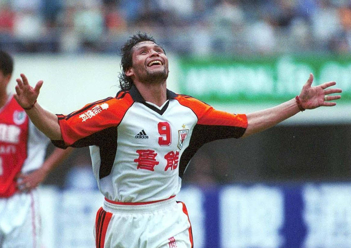 星空官网登录|
中外射手争霸史：首位洋金靴降生 不少国脚级外援到甲A淘金(图2)