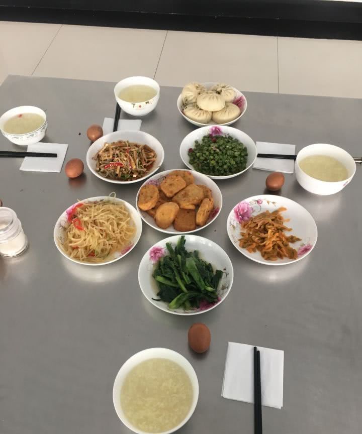 xingkong体育官网登录_花瓶水打湿毛巾抗浓烟 郑州一高层火灾中母女获救(图2) 星空官网登录