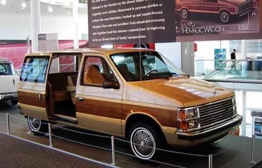 星空官网登录：泉州： 高速一货车起火 司机自救无果报警(图3)