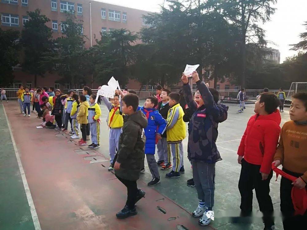 学校特色运动:“校长杯”校园足球联赛圆满举行:xingkong体育官网登录(图16)
学校特色运动:“校长杯”校园足球联赛圆满举行:xingkong体育官网登录(图16)