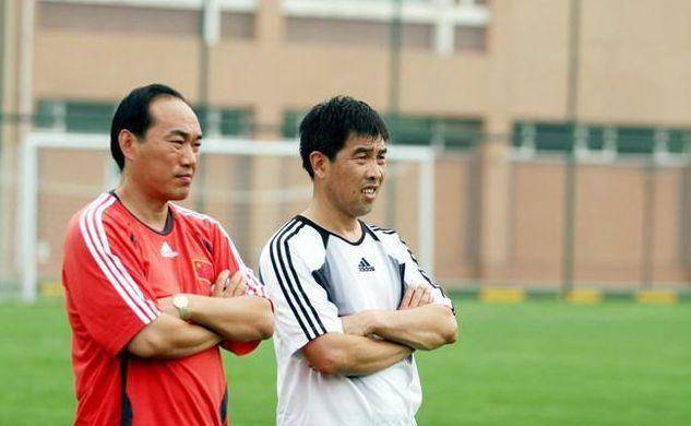 xingkong.com_
陆俊本应成为中国足坛最佳裁判 却受贿沦为黑哨 他现在怎样了?(图5) xingkong.com_
陆俊本应成为中国足坛最佳裁判 却受贿沦为黑哨 他现在怎样了?(图5)