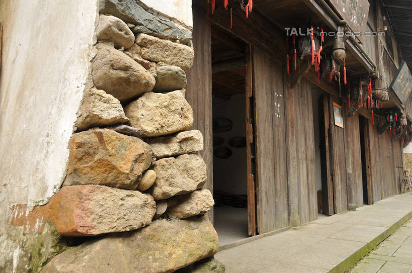 两货车追尾二十吨硫磺起大火 消防官兵两小时扑灭大火|星空官网登录(图1) 两货车追尾二十吨硫磺起大火 消防官兵两小时扑灭大火|星空官网登录(图1)