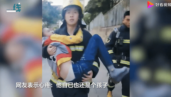 
19岁消防员抱13岁昏厥女孩飞驰1公里送医 网友希望五年后变港剧【星空体育官网】(图4)