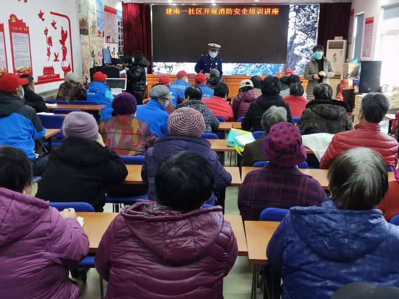 
顺义消防深入老旧小区开展消防宁静培训运动‘星空官网登录’(图1)