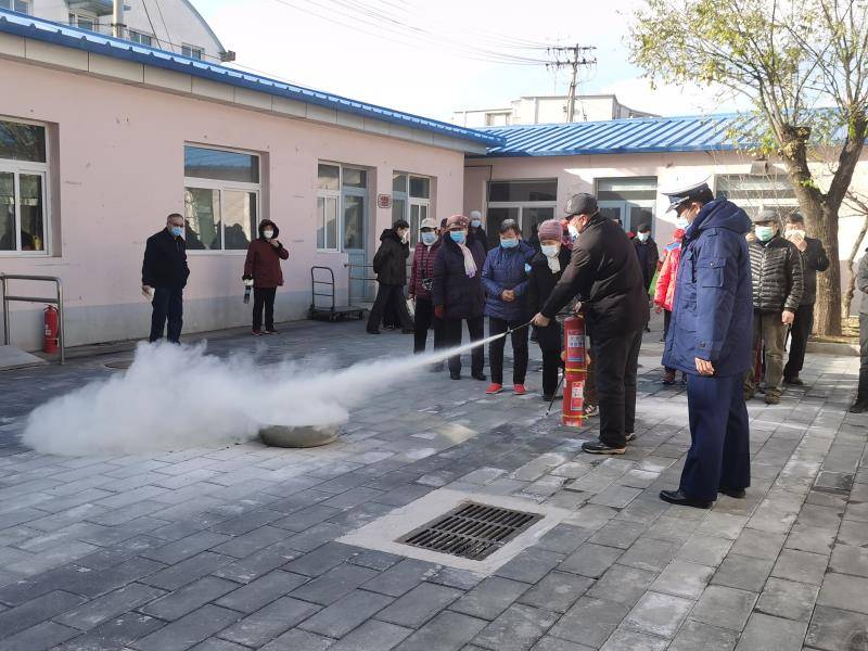 
顺义消防深入老旧小区开展消防宁静培训运动‘星空官网登录’(图3)
