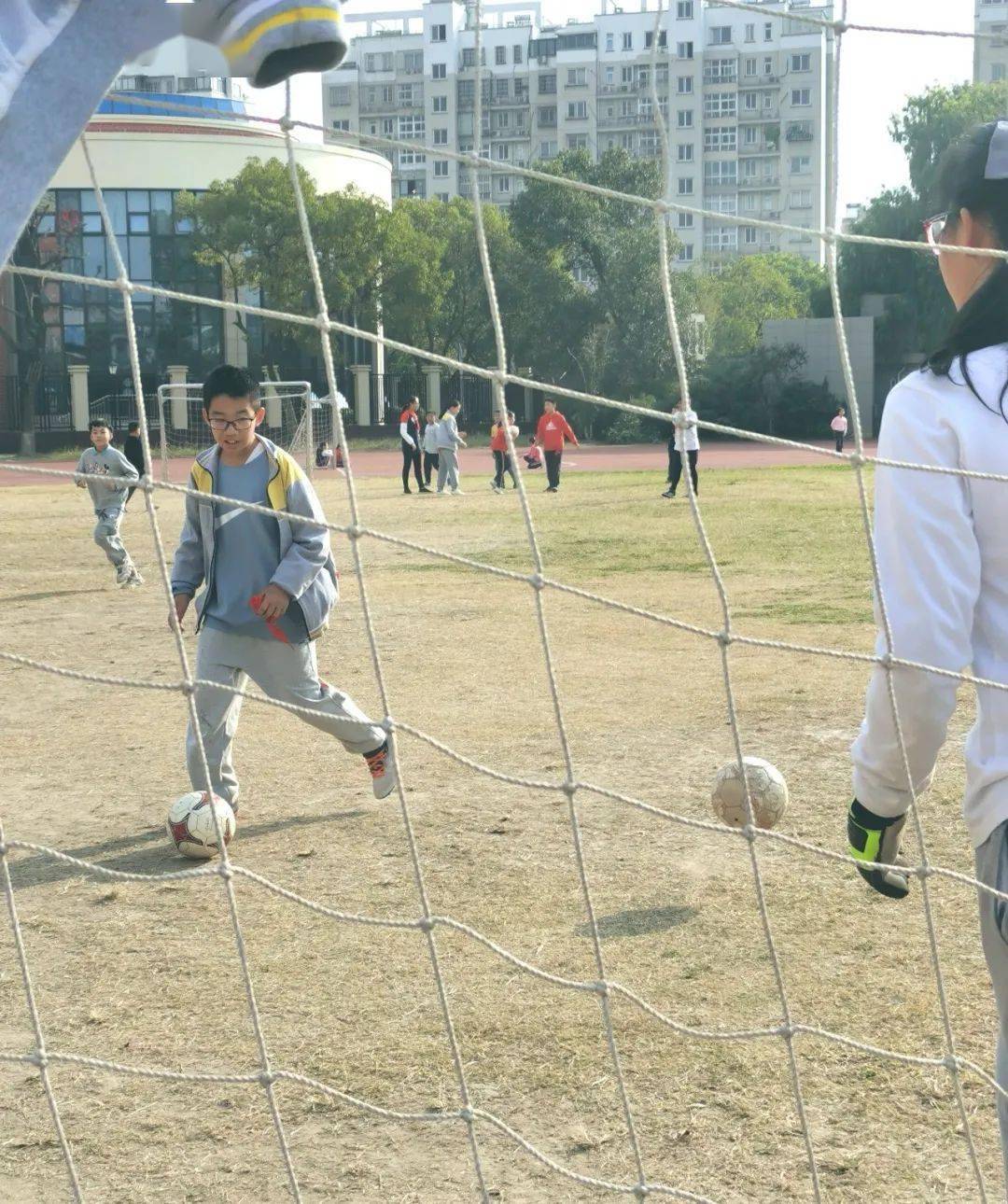 xingkong.com：
六年1班（上）：记第七届“崇实杯”校园足球联赛(图12)