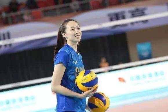 
她被誉为中国排球女神 小蛮腰纹身很精致 因网络暴力选择退役_星空官网登录(图3)