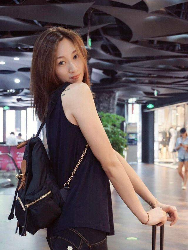 
她被誉为中国排球女神 小蛮腰纹身很精致 因网络暴力选择退役_星空官网登录(图6)